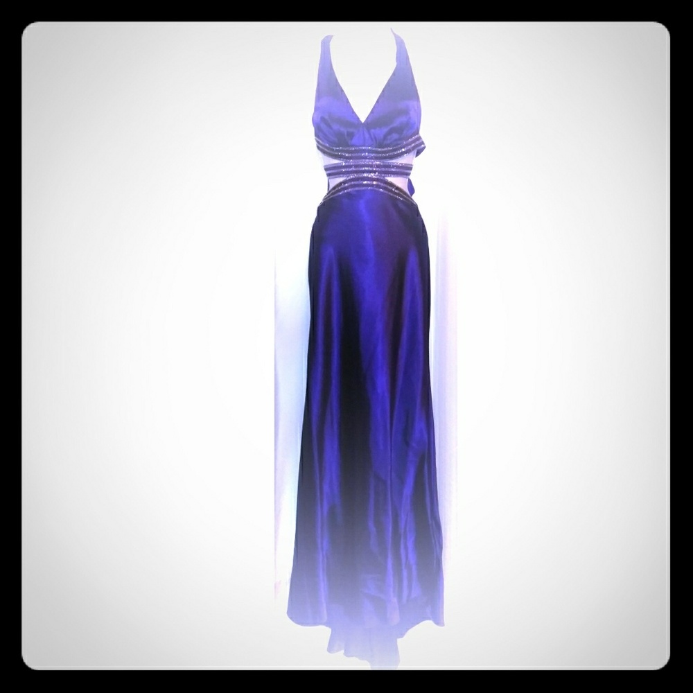 Gown - Picture 2 of 5